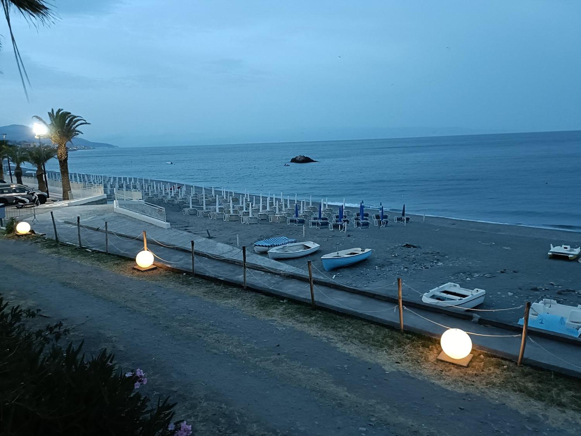 Casa Vacanze Margarita SantʼAlessio Siculo エクステリア 写真